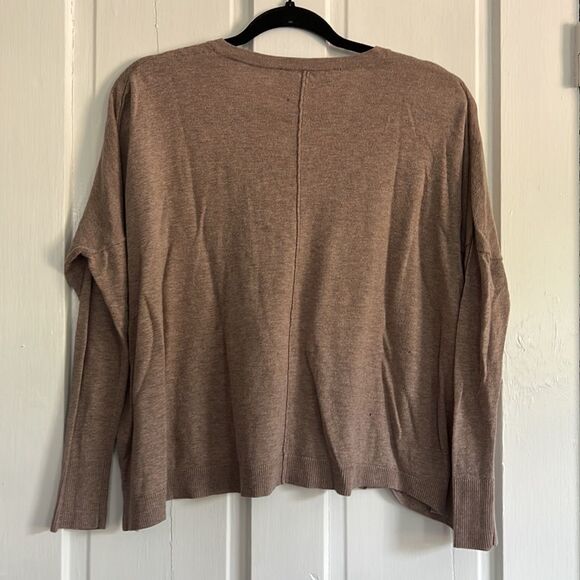 STAPLE PIECE! Ann Taylor LOFT long sleeve oversized sweater - Picture 3 of 3